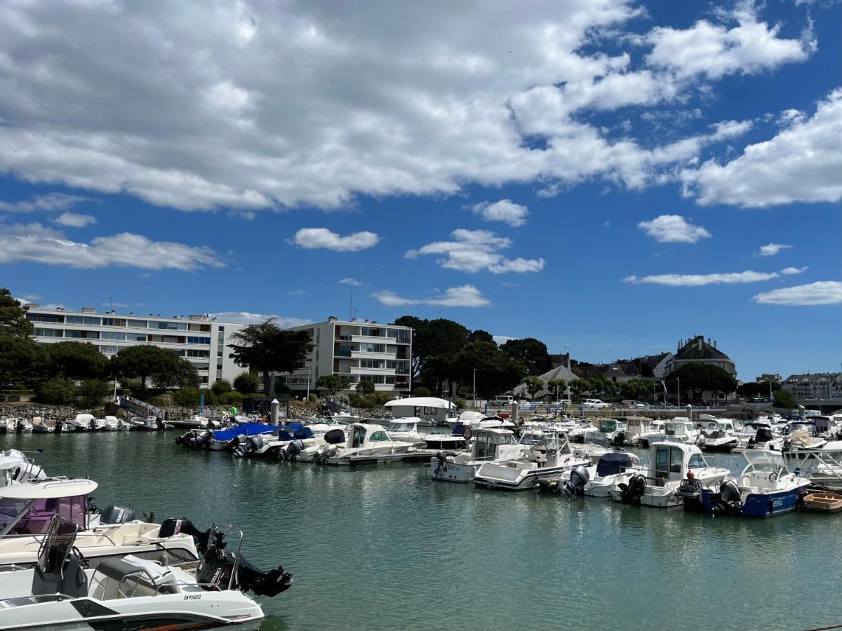 Les Voiles De *